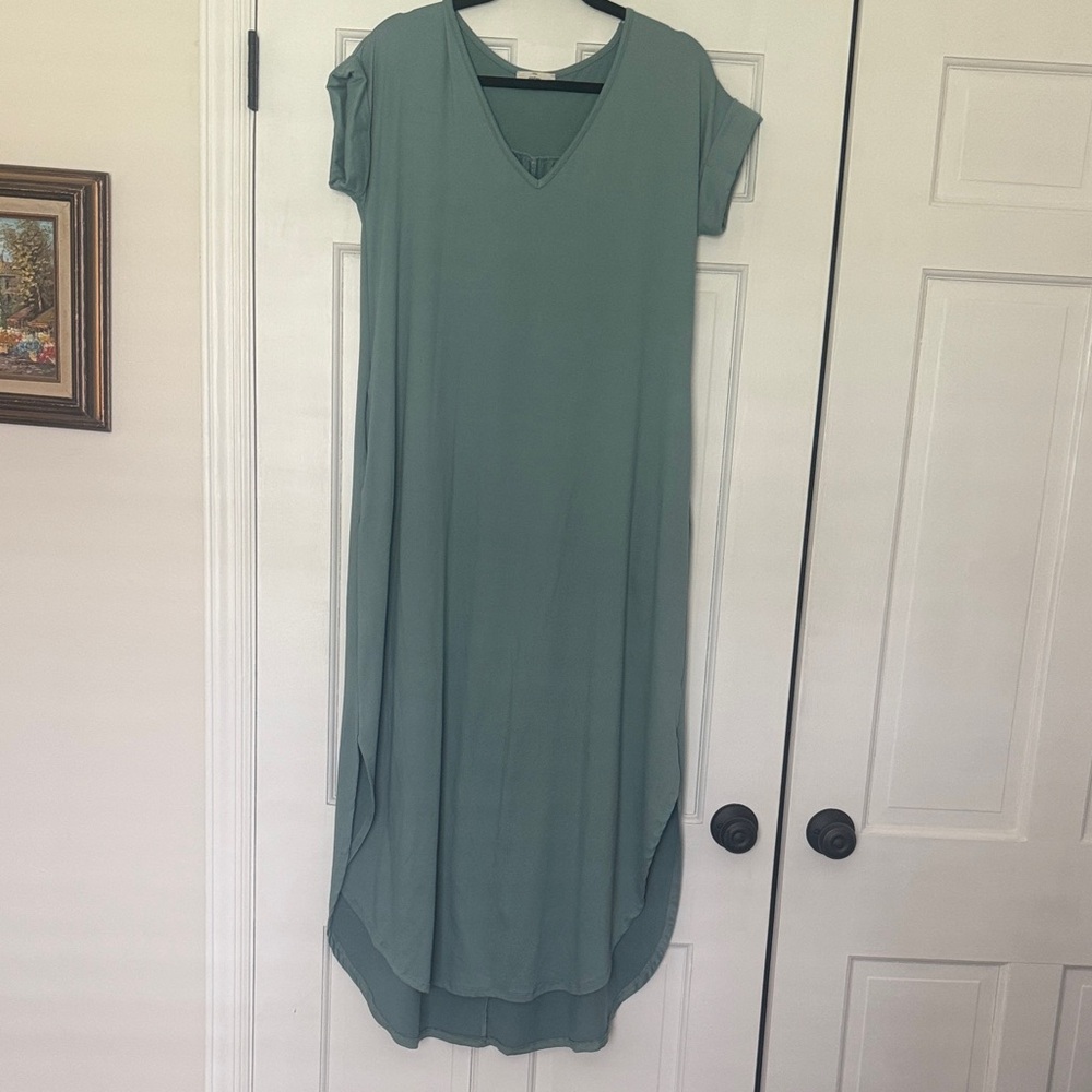 entro Sage Green High-Low V-Neck Maxi Dress